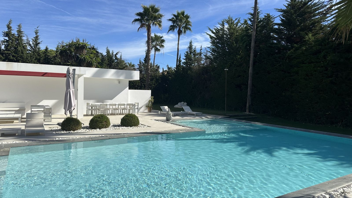 Se vende Villa - Chalet de 6 dormitorios en Costa Del Sol, Málaga, España