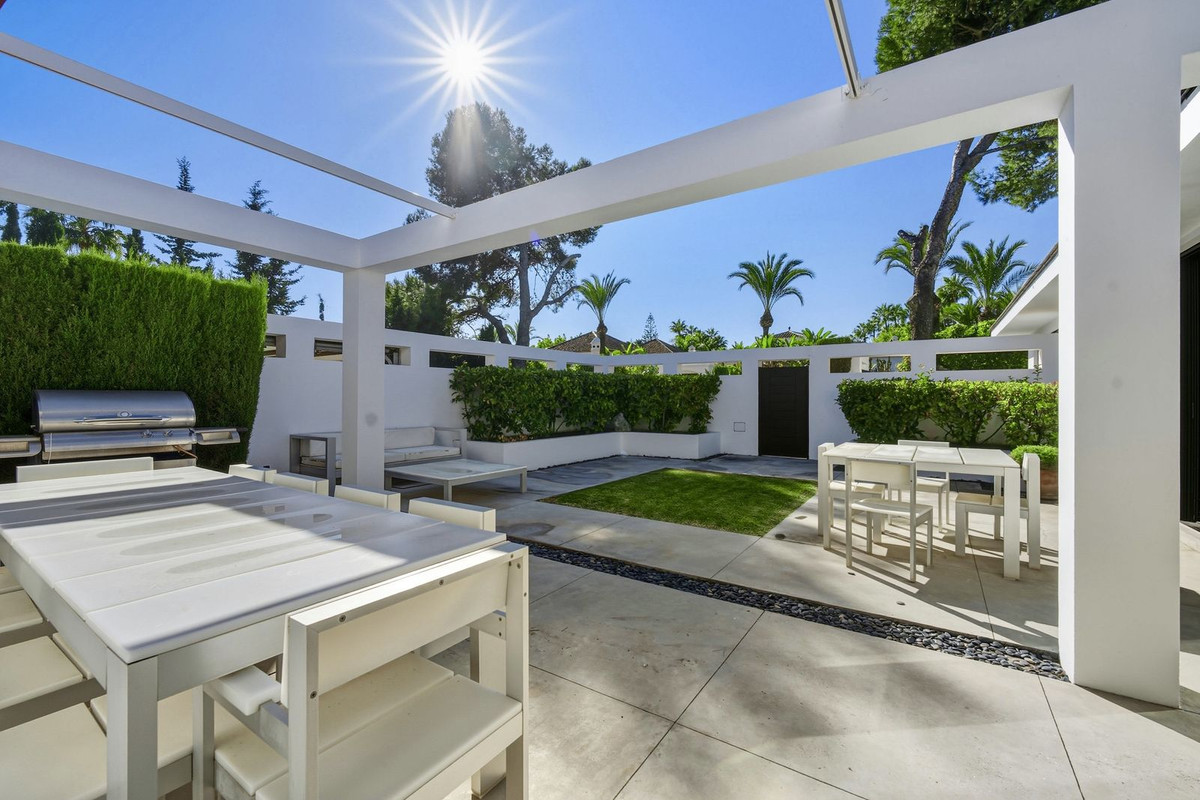 Se vende Villa - Chalet de 6 dormitorios en Costa Del Sol, Málaga, España
