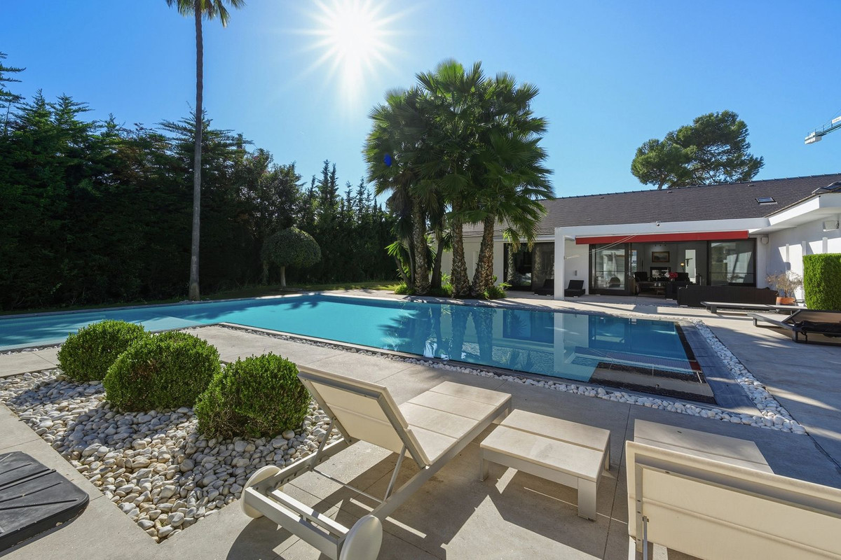 Se vende Villa - Chalet de 6 dormitorios en Costa Del Sol, Málaga, España