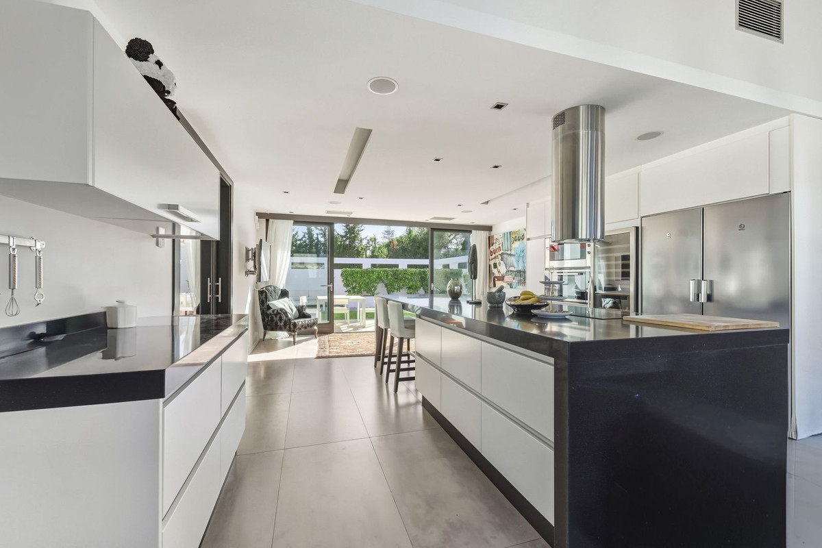 Se vende Villa - Chalet de 6 dormitorios en Costa Del Sol, Málaga, España