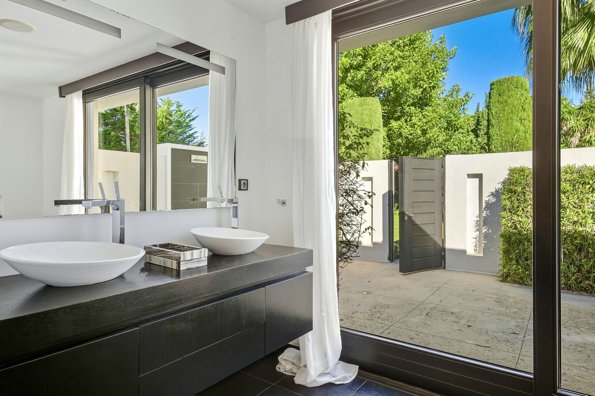 Se vende Villa - Chalet de 6 dormitorios en Costa Del Sol, Málaga, España