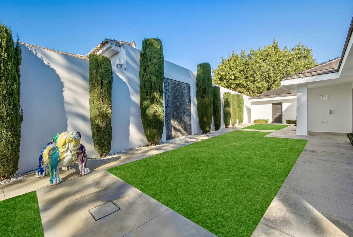 Se vende Villa - Chalet de 6 dormitorios en Costa Del Sol, Málaga, España