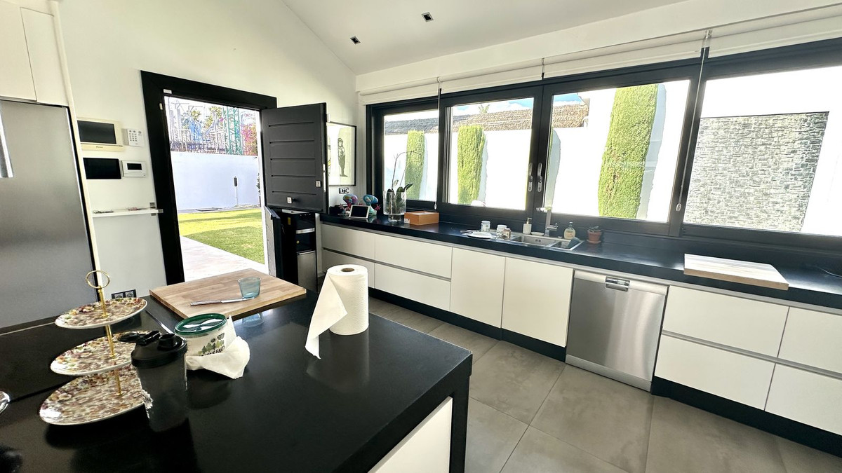 Se vende Villa - Chalet de 6 dormitorios en Costa Del Sol, Málaga, España