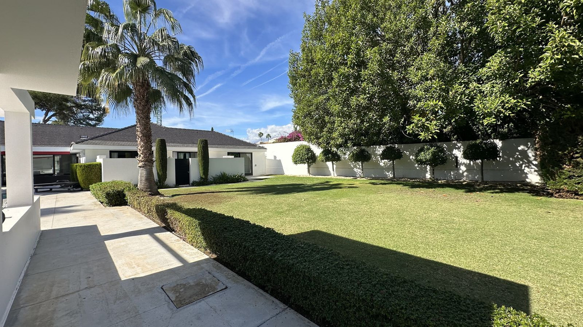 Se vende Villa - Chalet de 6 dormitorios en Costa Del Sol, Málaga, España