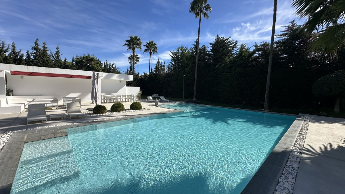 Se vende Villa - Chalet de 6 dormitorios en Costa Del Sol, Málaga, España