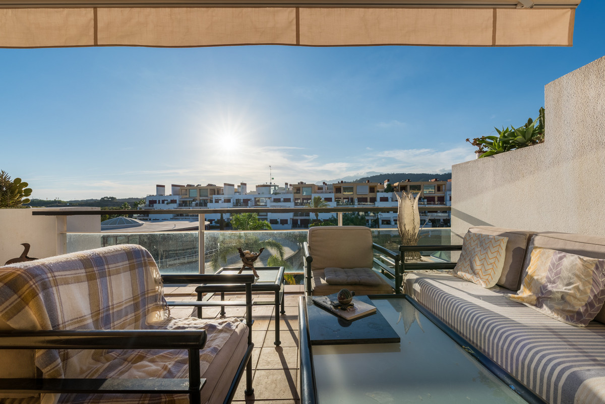 2 Bed Apartment for sale in Estepona Costa Del Sol, Málaga, Spain