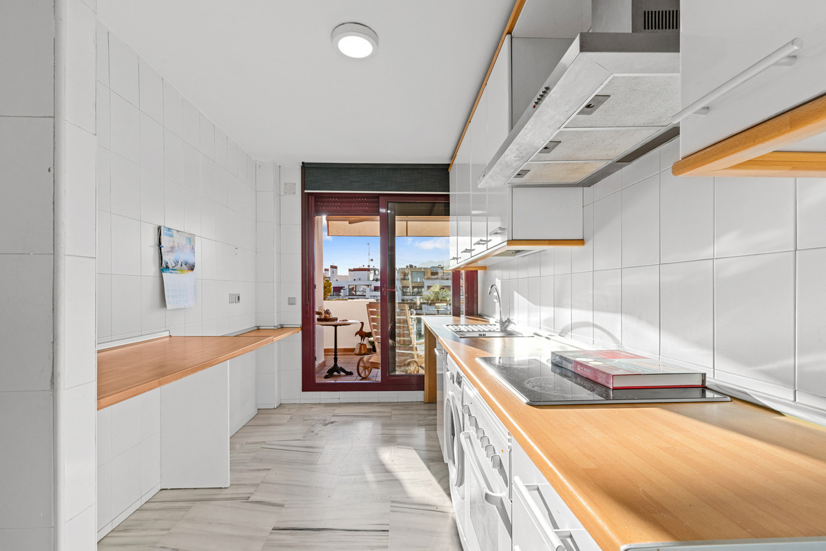 2 Bed Apartment for sale in Estepona Costa Del Sol, Málaga, Spain