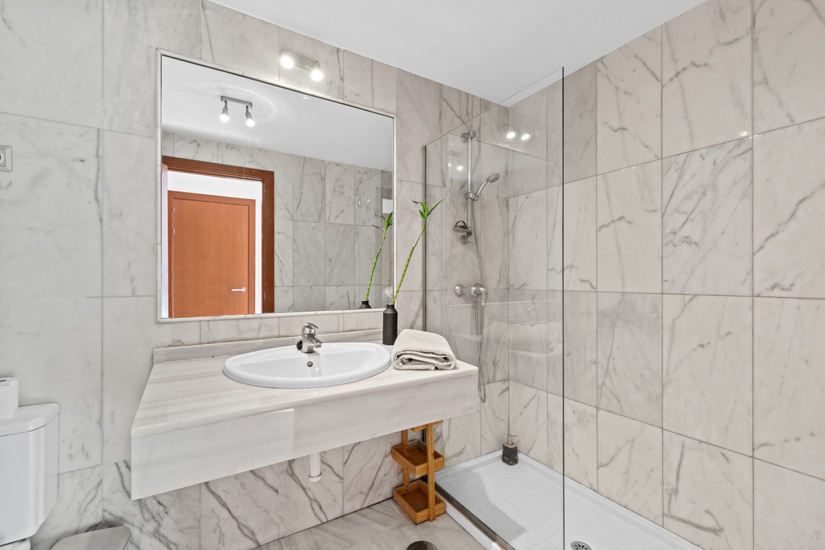 2 Bed Apartment for sale in Estepona Costa Del Sol, Málaga, Spain