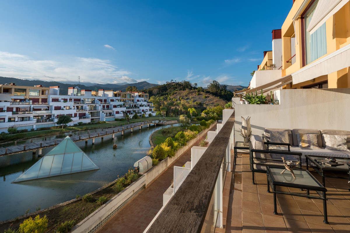 2 Bed Apartment for sale in Estepona Costa Del Sol, Málaga, Spain