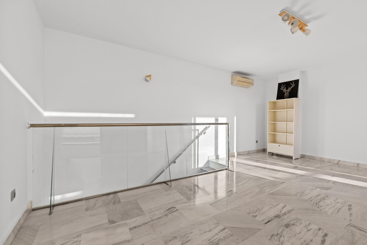 2 Bed Apartment for sale in Estepona Costa Del Sol, Málaga, Spain
