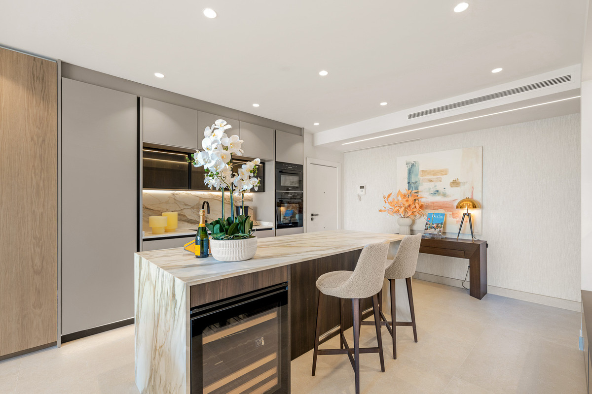 3 Bed Apartment for sale in Estepona Costa Del Sol, Málaga, Spain