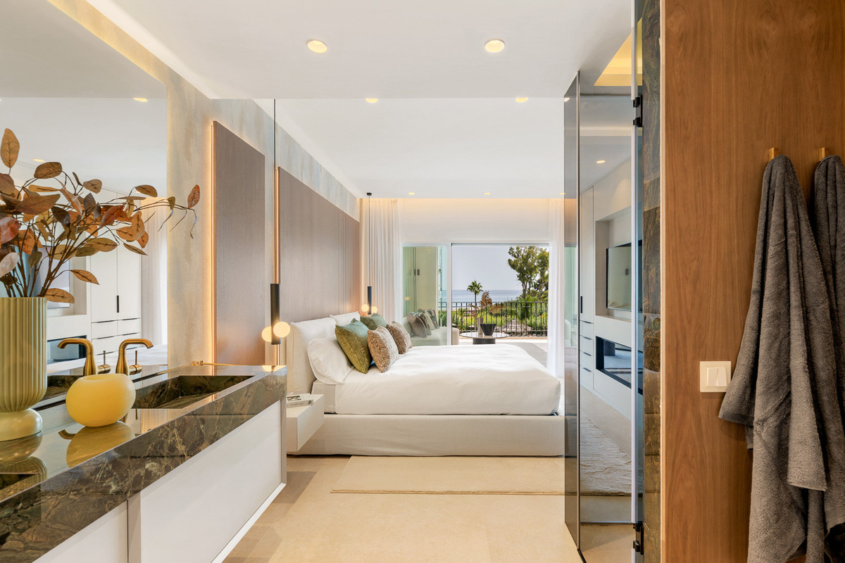 3 Bed Apartment for sale in Estepona Costa Del Sol, Málaga, Spain