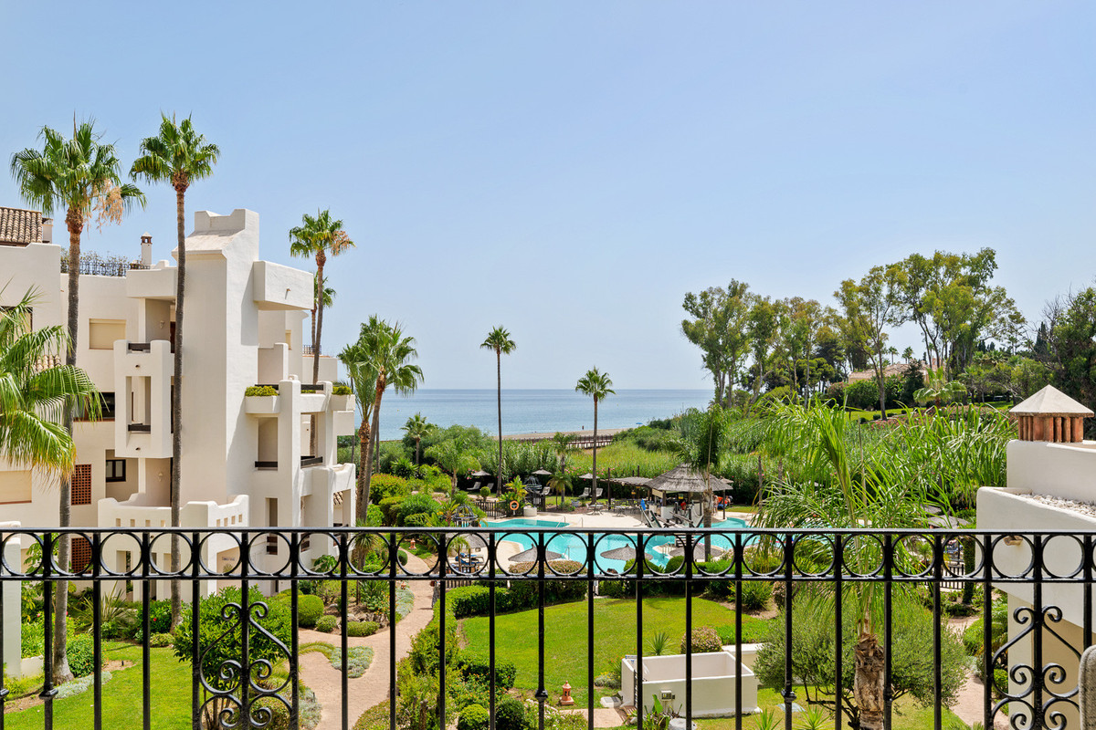 3 Bed Apartment for sale in Estepona Costa Del Sol, Málaga, Spain