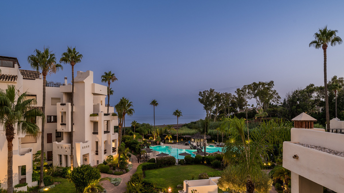 3 Bed Apartment for sale in Estepona Costa Del Sol, Málaga, Spain