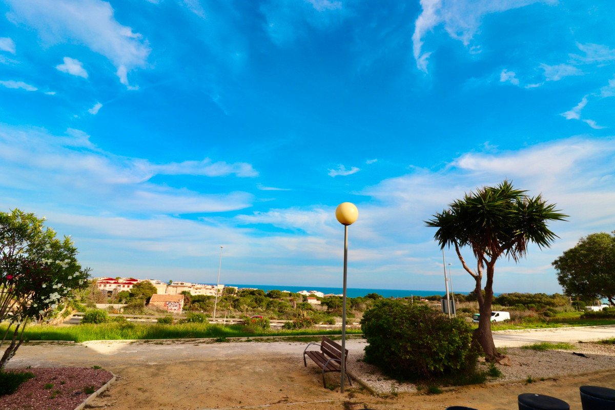 Se vende Apartamento Planta Baja de 3 dormitorios en Costa Blanca, Alicante, España