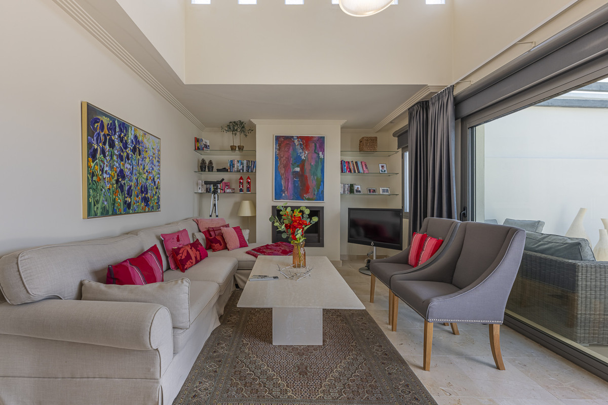 3 Bed Apartment for sale in Benahavís Costa Del Sol, Málaga, Spain