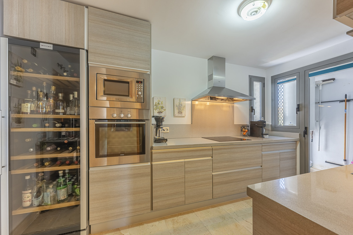 3 Bed Apartment for sale in Benahavís Costa Del Sol, Málaga, Spain