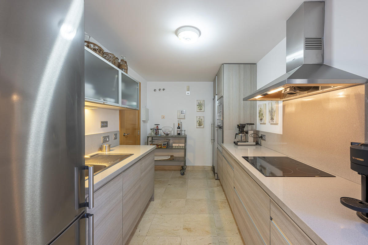3 Bed Apartment for sale in Benahavís Costa Del Sol, Málaga, Spain