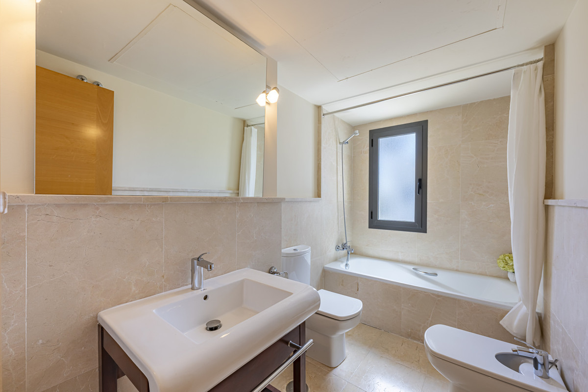 3 Bed Apartment for sale in Benahavís Costa Del Sol, Málaga, Spain