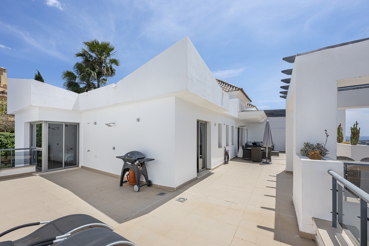 3 Bed Apartment for sale in Benahavís Costa Del Sol, Málaga, Spain