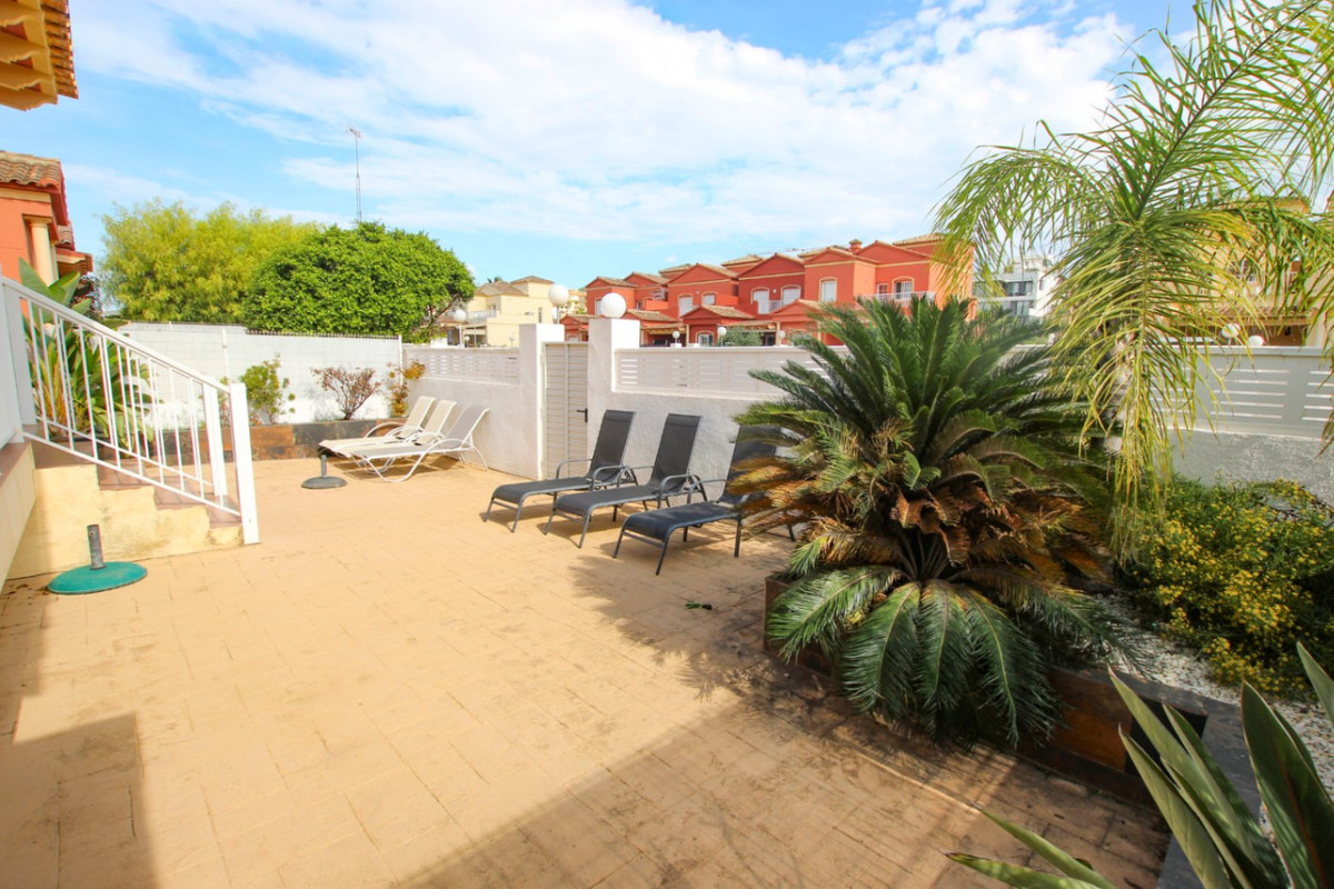Se vende Pareada de 4 dormitorios en Costa Blanca, Alicante, España