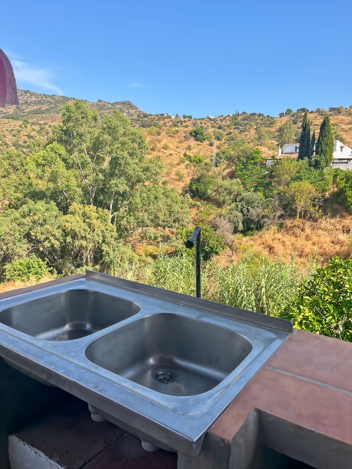 6 Bed Townhouse for sale in Comares Costa Del Sol East, Málaga, Spain