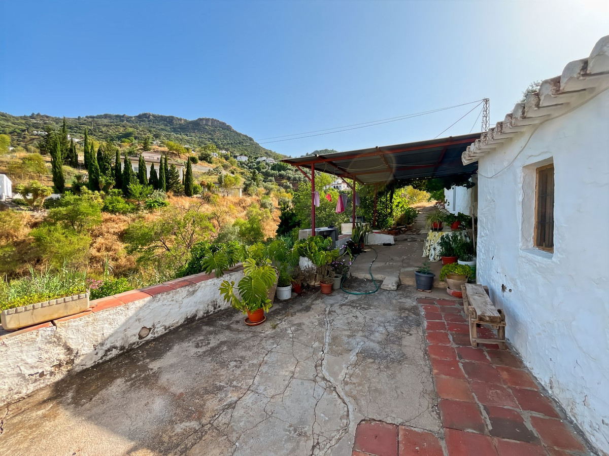 6 Bed Townhouse for sale in Comares Costa Del Sol East, Málaga, Spain