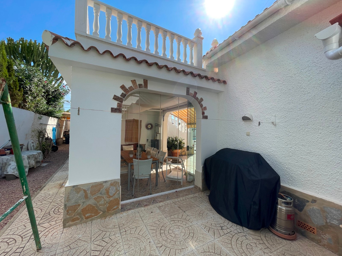 Se vende Villa - Chalet de 3 dormitorios en Costa Blanca, Alicante, España