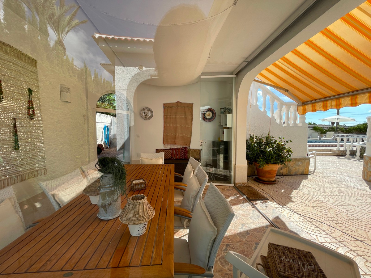 Se vende Villa - Chalet de 3 dormitorios en Costa Blanca, Alicante, España
