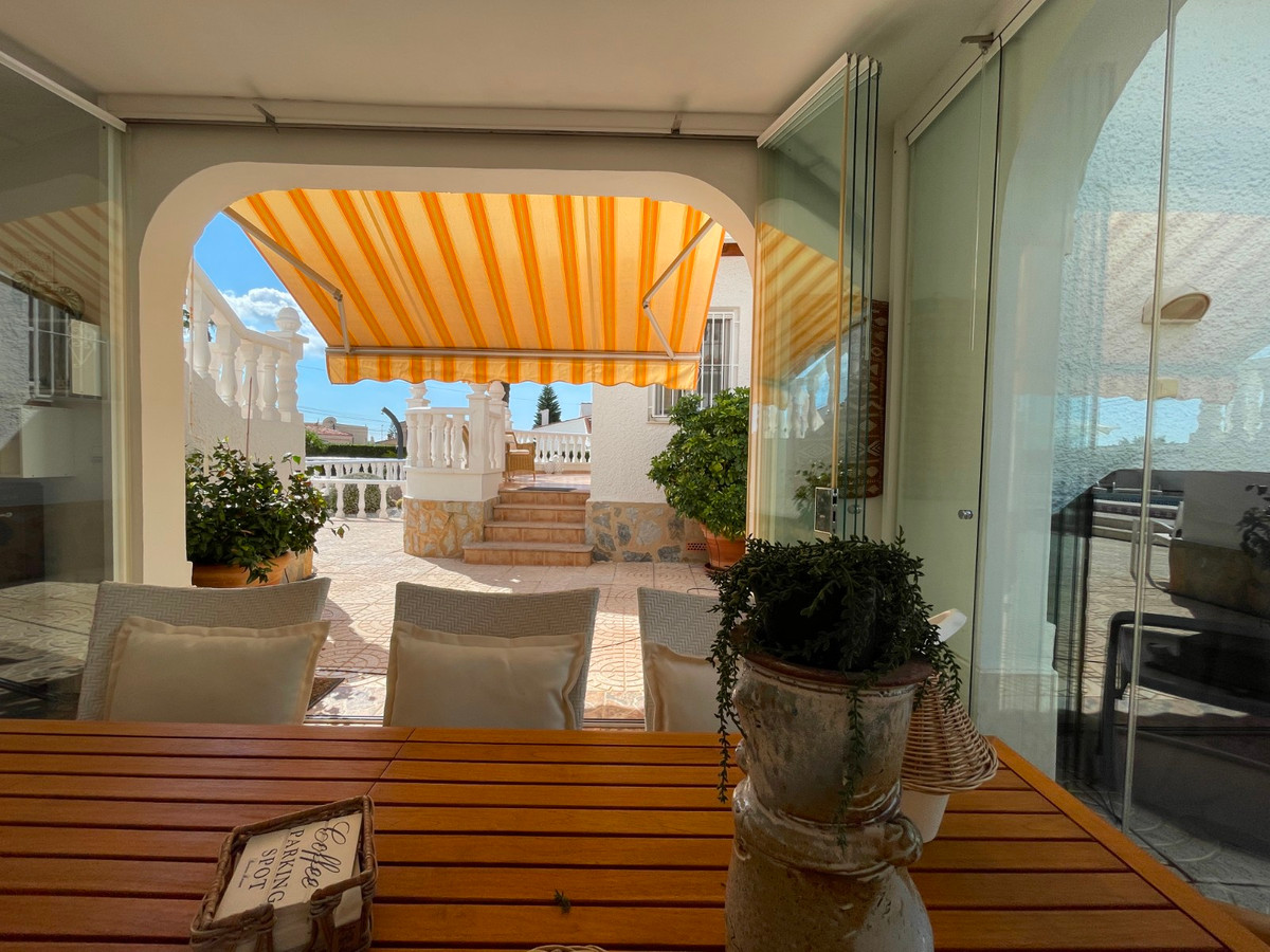 Se vende Villa - Chalet de 3 dormitorios en Costa Blanca, Alicante, España