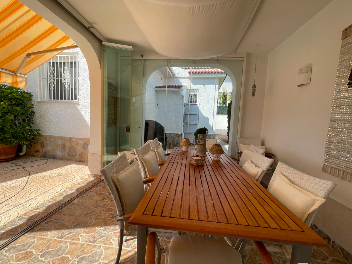 Se vende Villa - Chalet de 3 dormitorios en Costa Blanca, Alicante, España