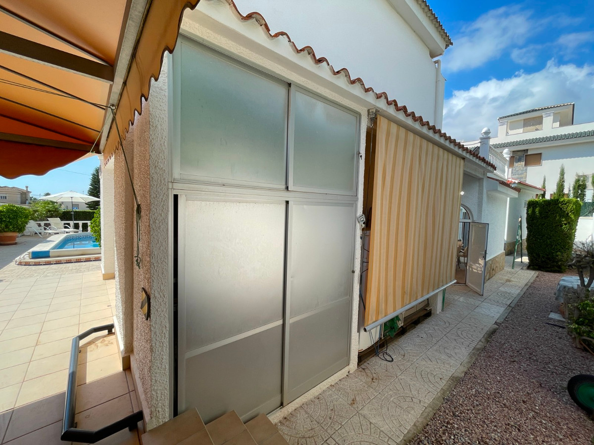 Se vende Villa - Chalet de 3 dormitorios en Costa Blanca, Alicante, España