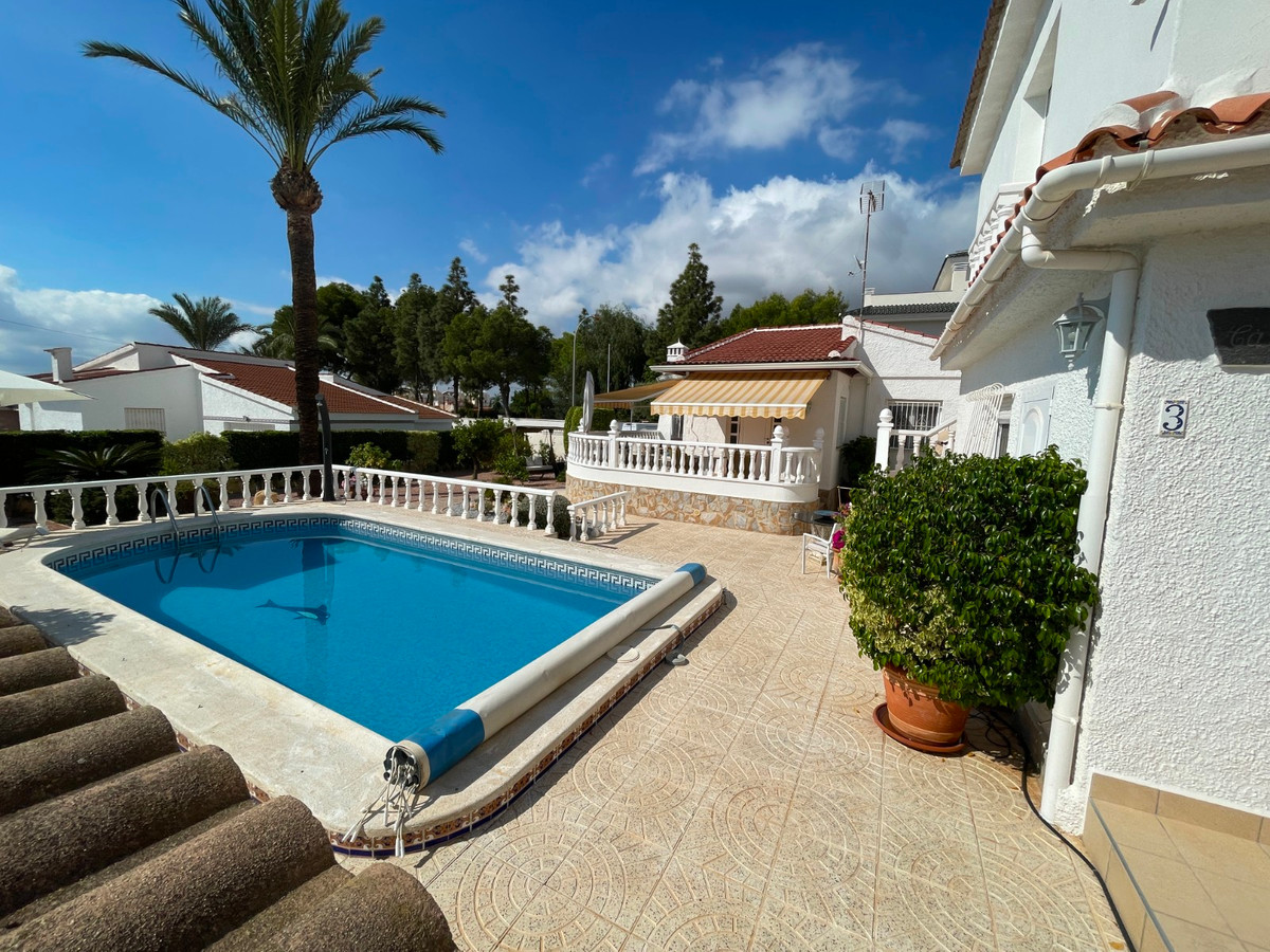 Se vende Villa - Chalet de 3 dormitorios en Costa Blanca, Alicante, España