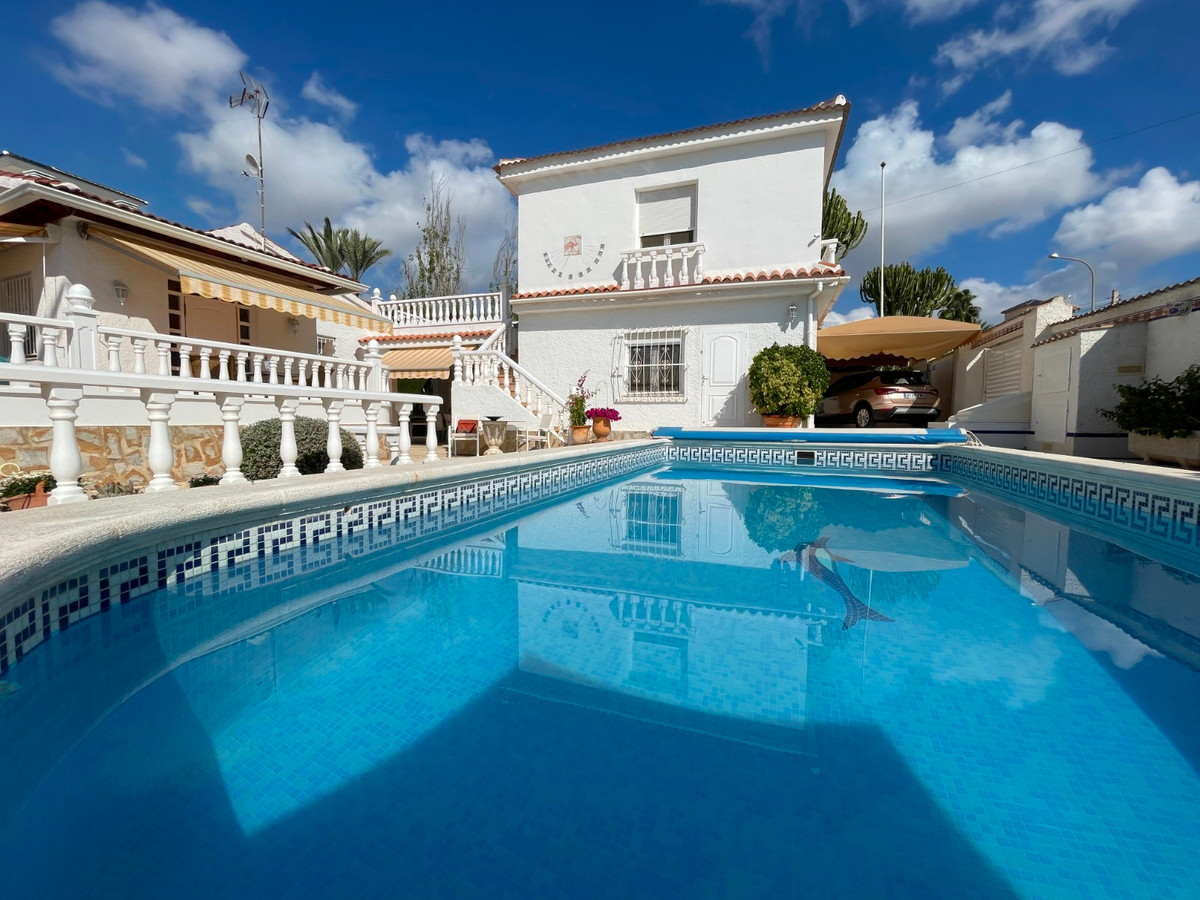 Se vende Villa - Chalet de 3 dormitorios en Costa Blanca, Alicante, España