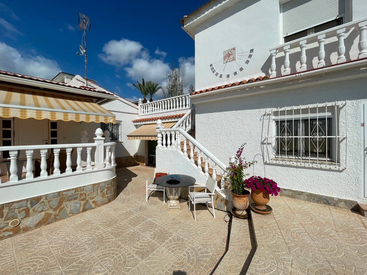 Se vende Villa - Chalet de 3 dormitorios en Costa Blanca, Alicante, España