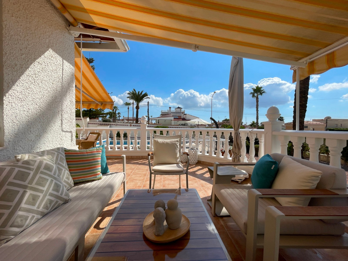 Se vende Villa - Chalet de 3 dormitorios en Costa Blanca, Alicante, España