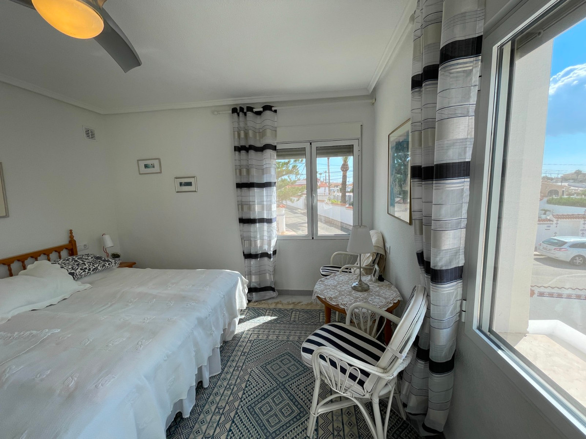 Se vende Villa - Chalet de 3 dormitorios en Costa Blanca, Alicante, España