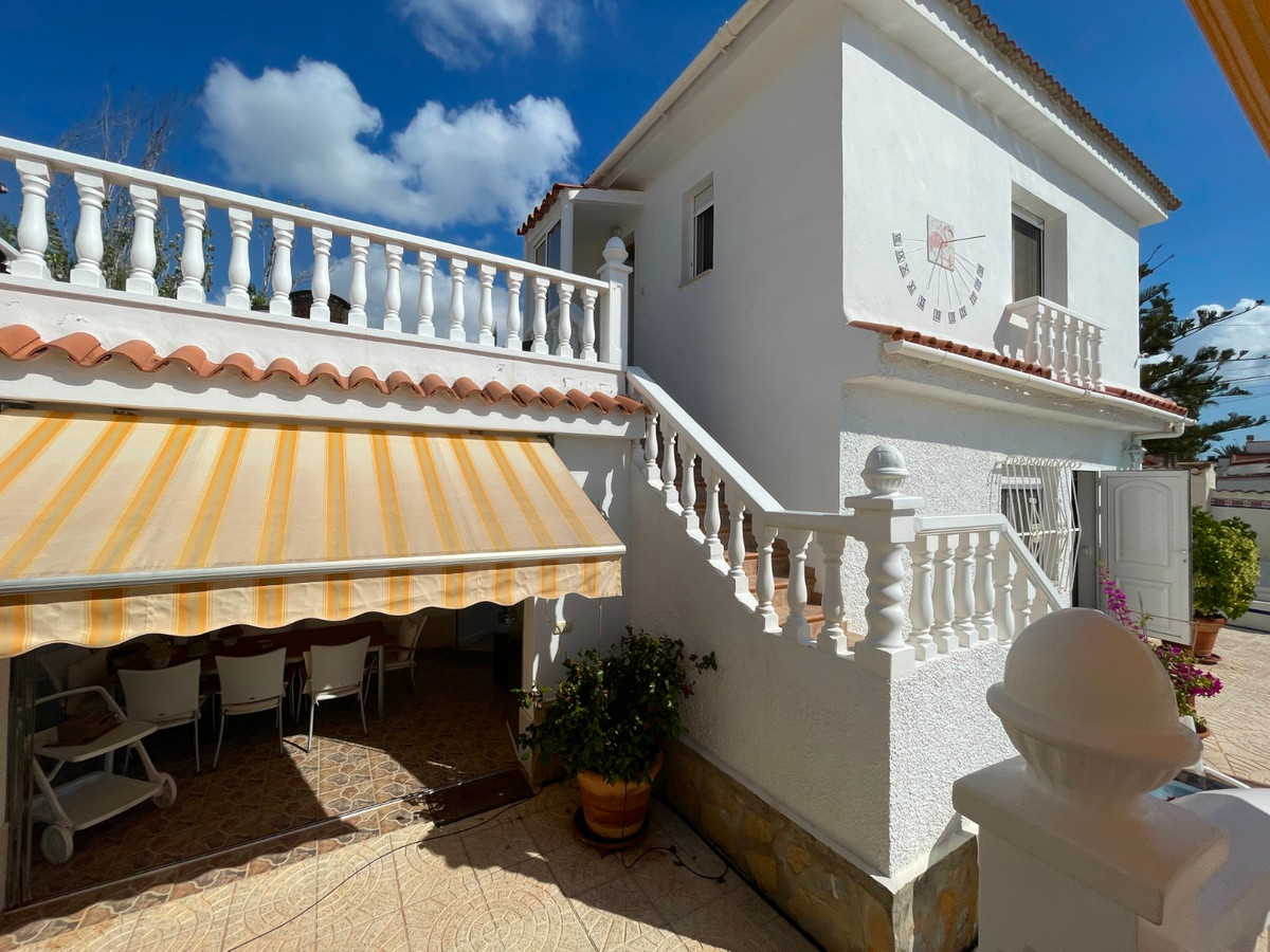 Se vende Villa - Chalet de 3 dormitorios en Costa Blanca, Alicante, España