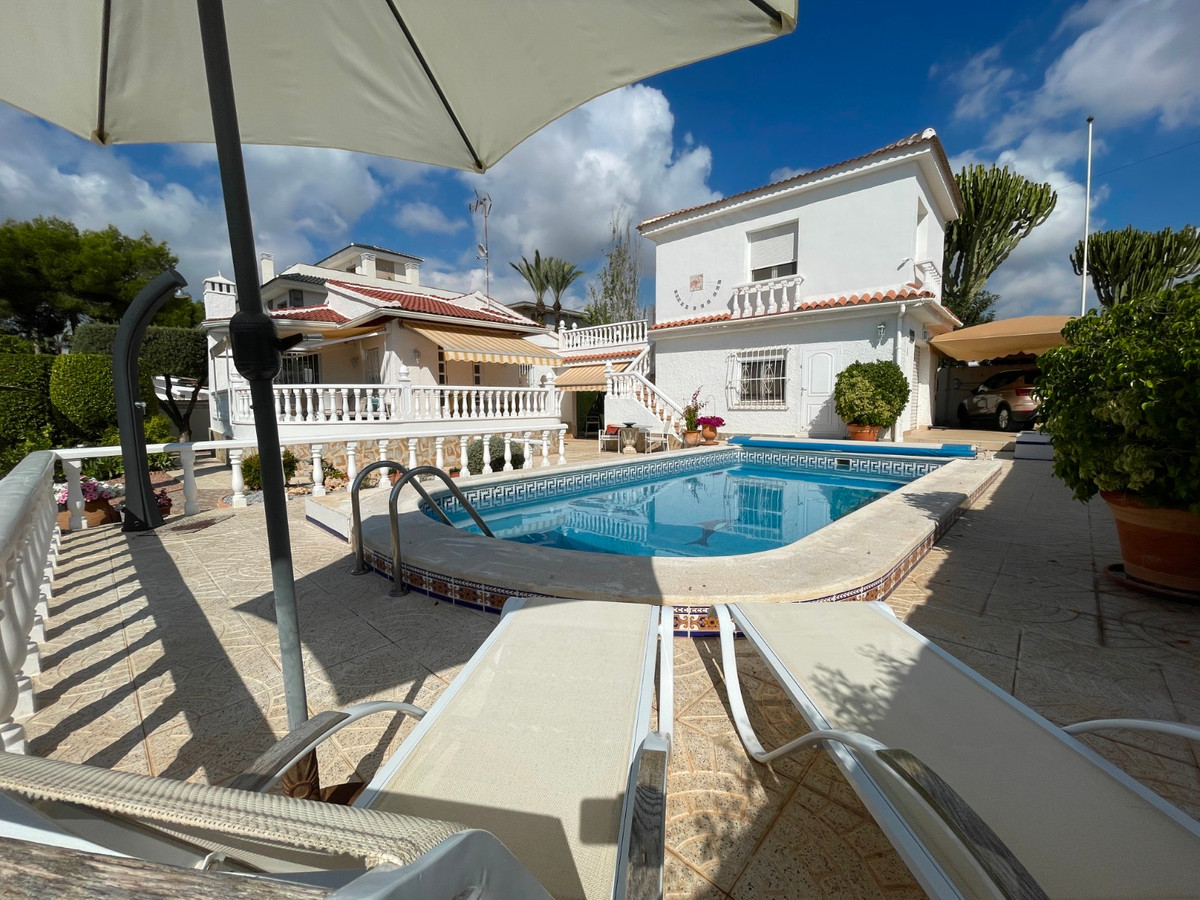 Se vende Villa - Chalet de 3 dormitorios en Costa Blanca, Alicante, España