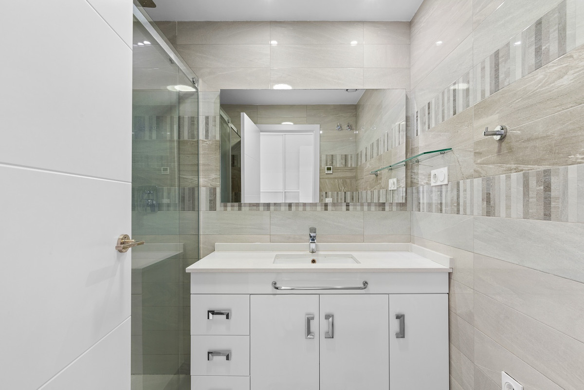 Se vende Apartamento Planta Media de 2 dormitorios en Costa Blanca, Alicante, España