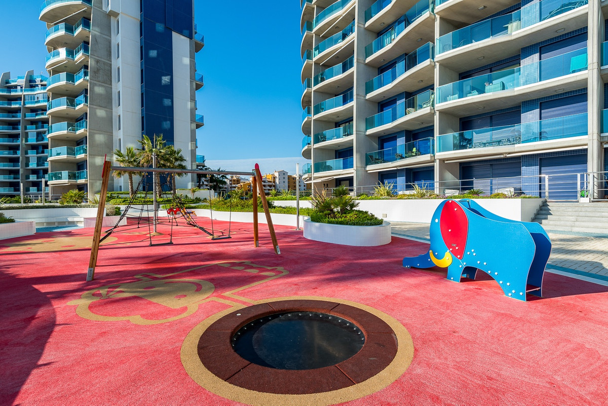 Se vende Apartamento Planta Media de 2 dormitorios en Costa Blanca, Alicante, España