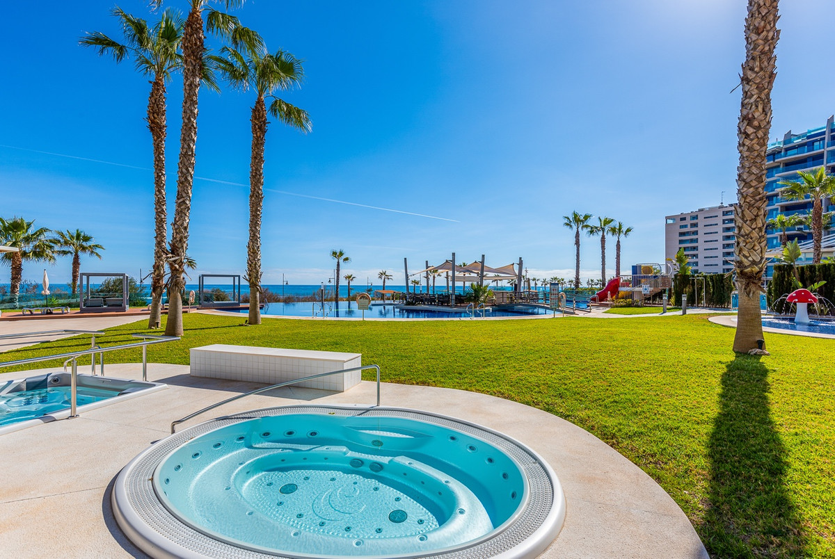 Se vende Apartamento Planta Media de 2 dormitorios en Costa Blanca, Alicante, España