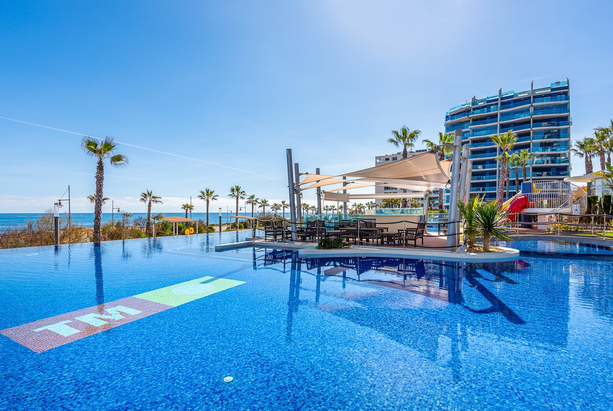 Se vende Apartamento Planta Media de 2 dormitorios en Costa Blanca, Alicante, España