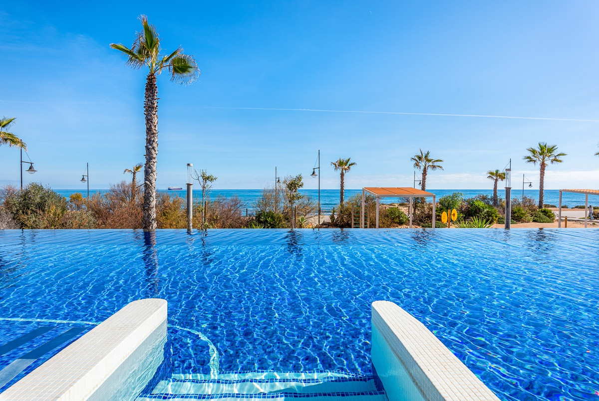 Se vende Apartamento Planta Media de 2 dormitorios en Costa Blanca, Alicante, España