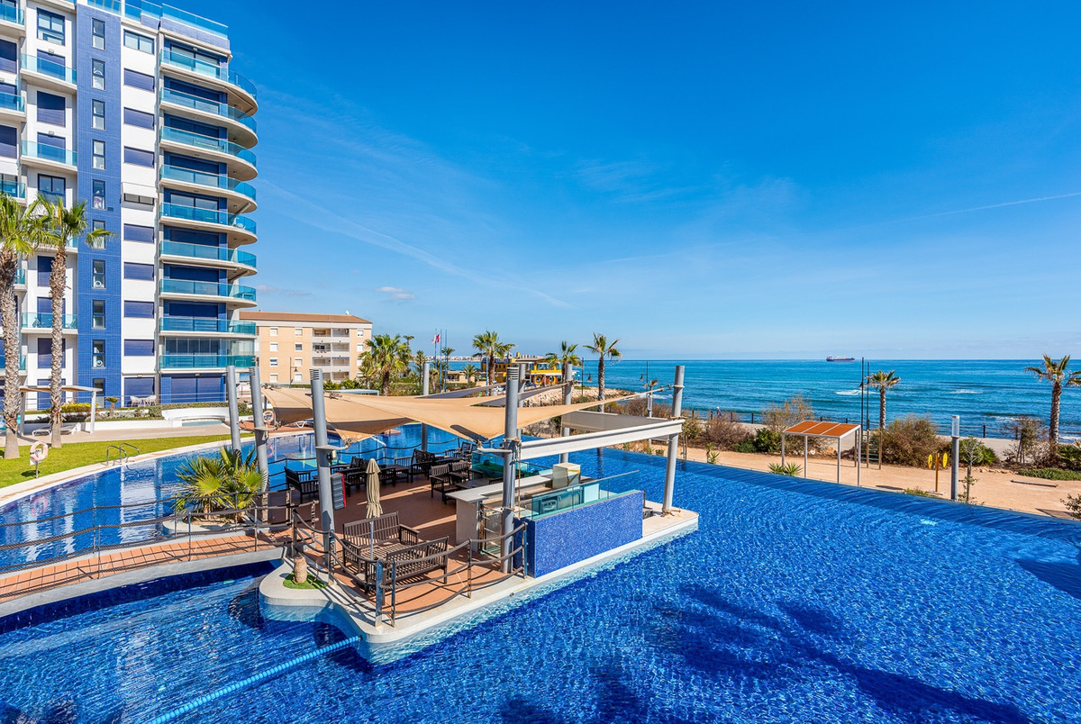 Se vende Apartamento Planta Media de 2 dormitorios en Costa Blanca, Alicante, España