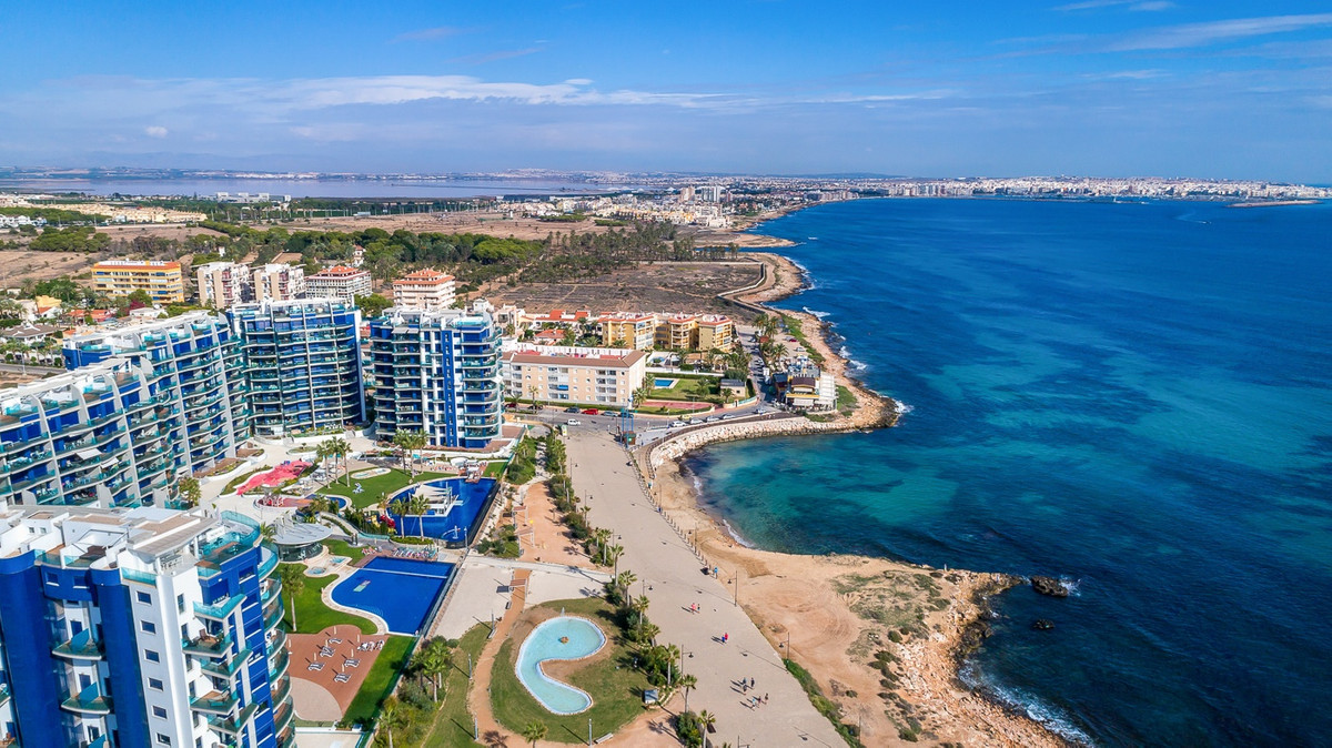 Se vende Apartamento Planta Media de 2 dormitorios en Costa Blanca, Alicante, España