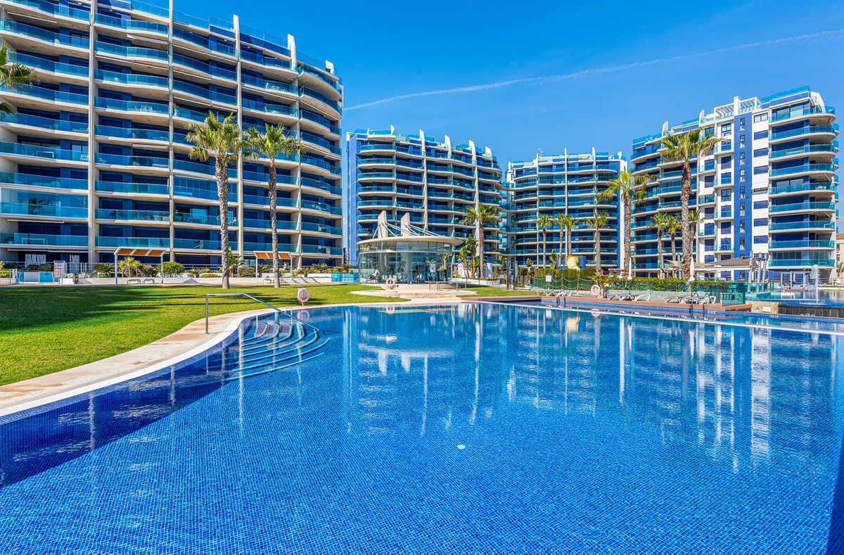 Se vende Apartamento Planta Media de 2 dormitorios en Costa Blanca, Alicante, España