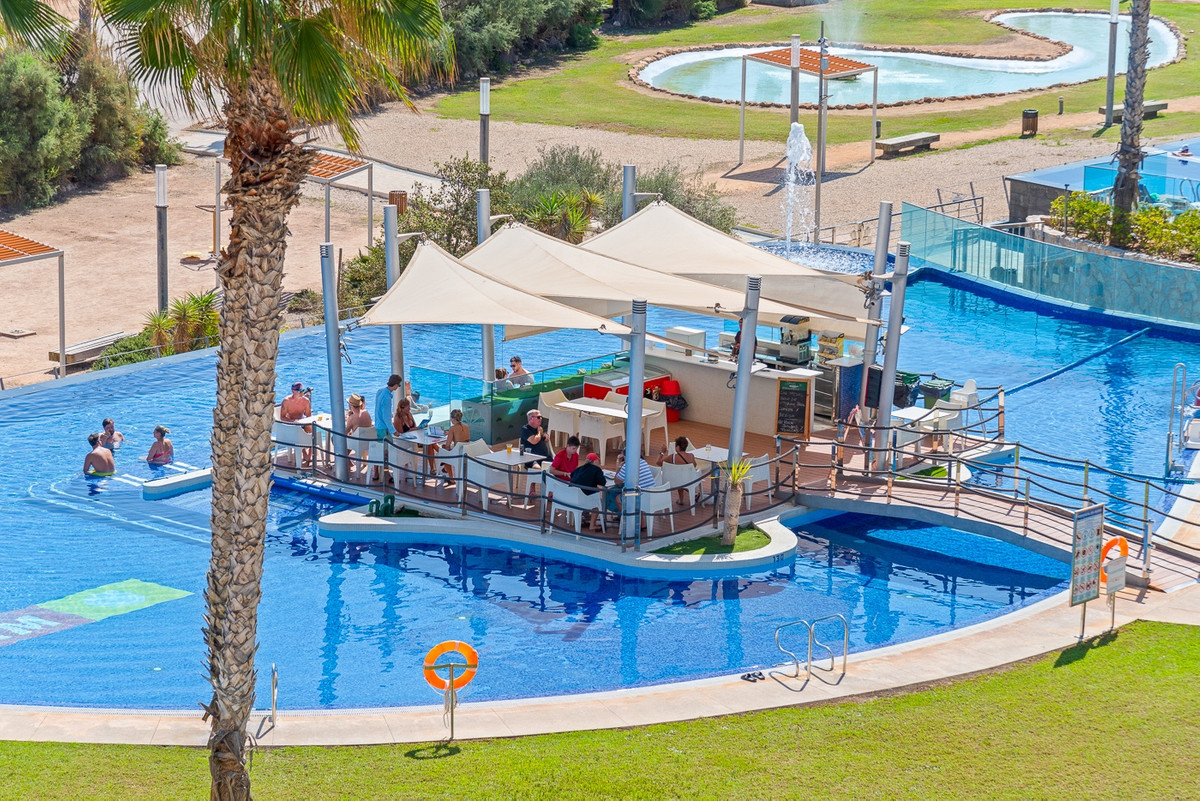 Se vende Apartamento Planta Media de 2 dormitorios en Costa Blanca, Alicante, España