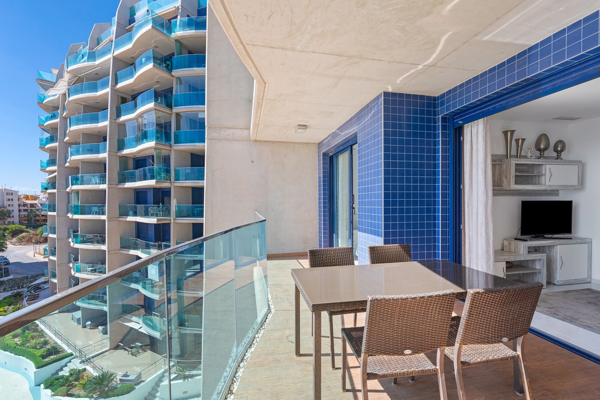 Se vende Apartamento Planta Media de 2 dormitorios en Costa Blanca, Alicante, España
