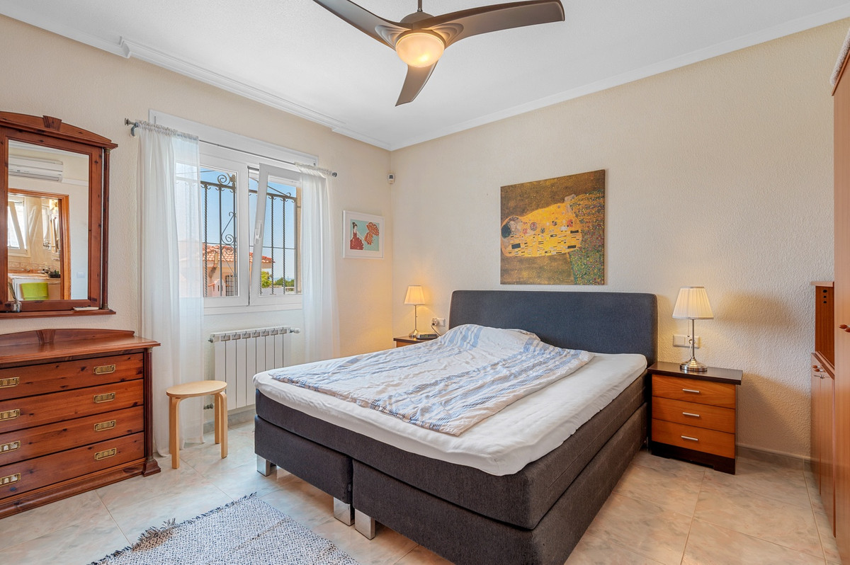 Se vende Villa - Chalet de 3 dormitorios en Costa Blanca, Alicante, España